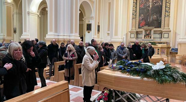In Duomo a Pesaro i funerali di Oscar Piattella, l'omaggio del ghota dell'arte contemporanea