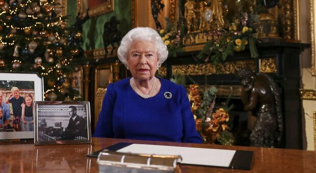 La regina Elisabetta torna al lavoro dopo lo stop per la pandemia, ospiterà Biden a Buckingham Palace