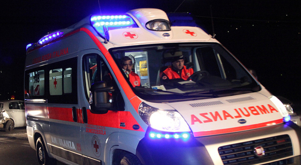 Schianto fatale a Villa Estense: auto contro un palo, muore un 28enne