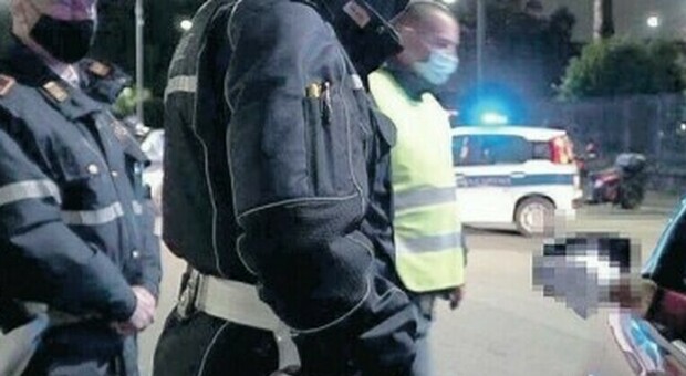 Ad Ascoli vigili urbani come sceriffi: saranno dotati di pistola e bastone distanziatore