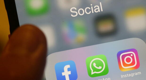 Facebook, WhatsApp e Instagram, down mondiale. Quando si torna alla normalità? Ecco cosa sta succedendo