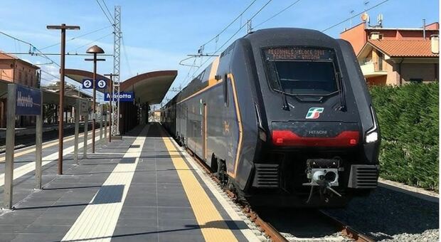 «Mi getto sotto il treno». Ragazzo di Ancona minaccia il suicidio e viene salvato dalla polizia a Marotta