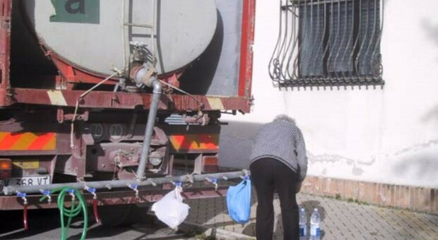 Frana rompe la condotta idrica: è tornata l'acqua nelle frazioni di Urbino, ma niente Internet