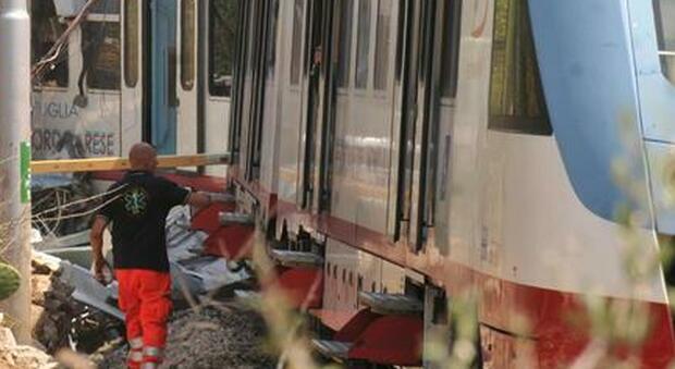 Treno deraglia tra Terni e Spoleto per una frana sui binari: a bordo 70 persone, nessun ferito