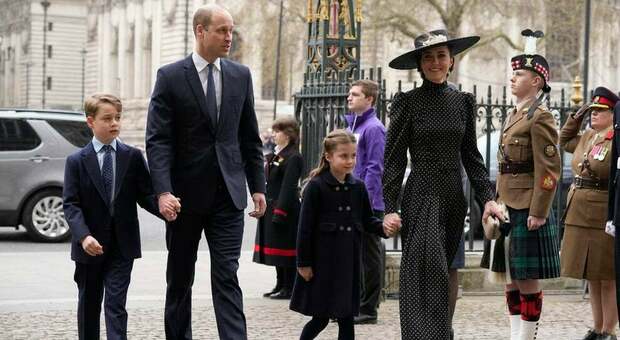 La principessa Charlotte alla messa per il bisnonno Filippo: il piccolo tributo deciso da mamma Kate Middleton