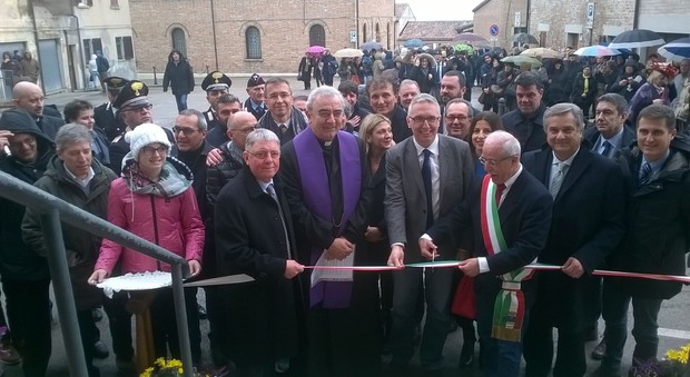L'inaugurazione della Rsa di Mondolfo con il governatore delle Marche e il vescovo di Senigallia