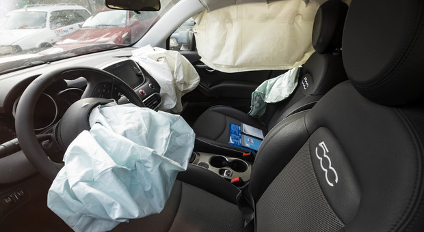 Neonato morto per lo scoppio dell'airbag: era nell'ovetto sul sedile anteriore