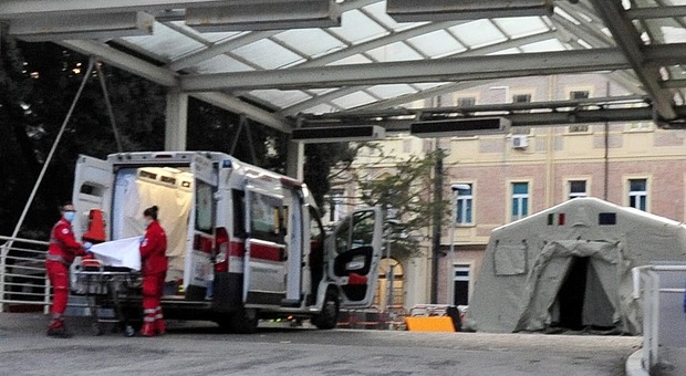 Pesaro, Coronavirus, medici e infermieri in fuga: raffica di no a Marche Nord