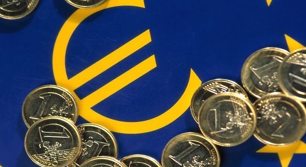 L'Euro vola a 1,25 dollari, cosa cambia per le famiglie: quanto costano viaggi e bollette