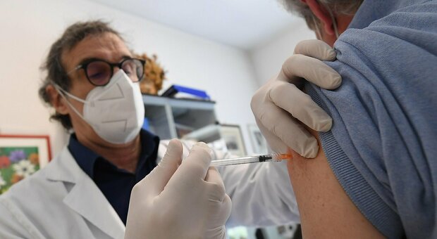 Vaccinato l'80% degli over 12 in Italia, Figliuolo: raggiunto il target del governo