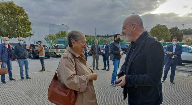 Il sindaco Valeria Mancinelli con il governatore Stefano Bonaccini prima della presentazione del libro ad Ancona