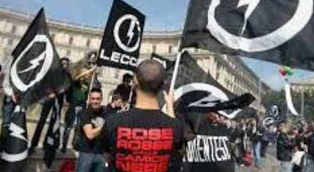 Tensione a Lecce, corteo contro il raduno di CasaPound: lanciate bombe-carta