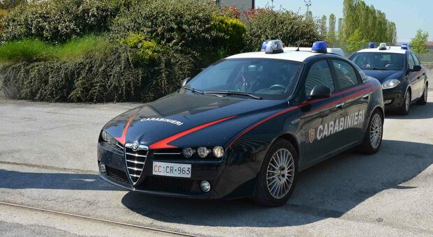 Segregata in casa e violentata per giorni, riesce a chiamare i carabinieri: arrestato l'aguzzino 50enne
