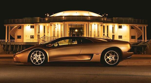 Lamborghini e lo sfondo della Rotonda a Mare: lanciata la campagna pubblicitaria