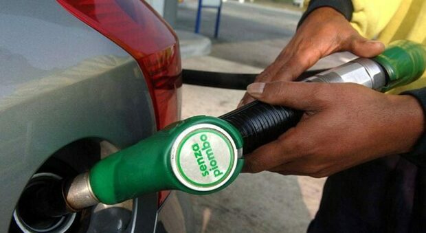 Carburanti, salgono i prezzi. Quanto costa un pieno di benzina e diesel