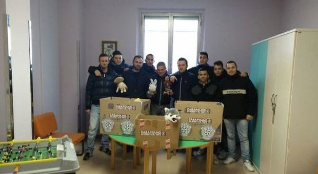 San Benedetto, donati giocattoli al reparto di pediatria dell'ospedale