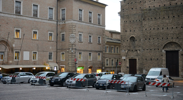 Nuovo piano parcheggi, i commercianti di Macerata: «Bene la sosta agevolata fino a gennaio poi vedremo»
