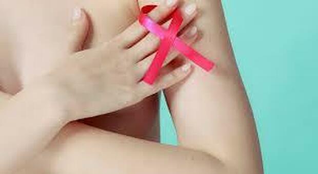Anna ha sconfitto il tumore al seno e il Covid, tra le testimonial della campagna “Sorrisi in rosa”