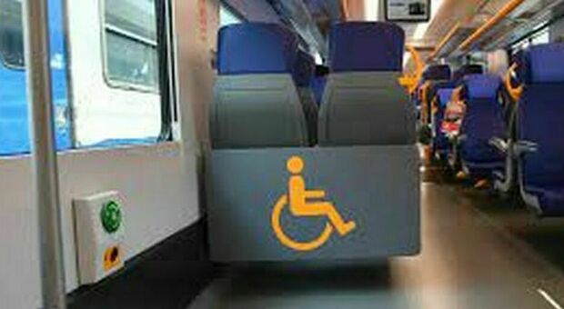 Disabili hanno i posti riservati sul treno, ma restano a terra perché altri turisti rifiutano di liberarlo Toti: «Vergogna»