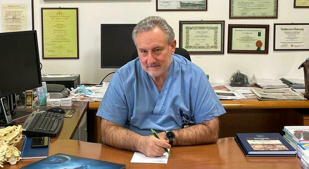 Il prof Maurizio Iacoangeli, direttore della Clinica Universitaria di Neurochirurgia