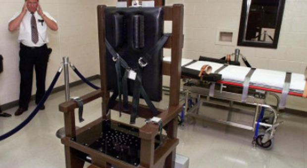 I condannati a morte potranno scegliere fucilazione o sedia elettrica per l'esecuzione: legge choc in Carolina