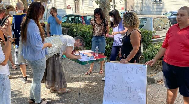 Ancona, c è il banchetto anti-droga al Piano: 2 pusher inseguiti e presi in diretta