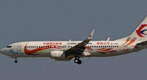 Cina, cade un aereo di linea Boeing 737China Eastern con 133 passeggeri a bordo