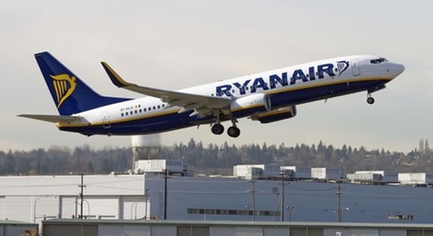 Urla Allah Akbar e parla di bomba a bordo: paura su un Ryanair diretto a Madrid