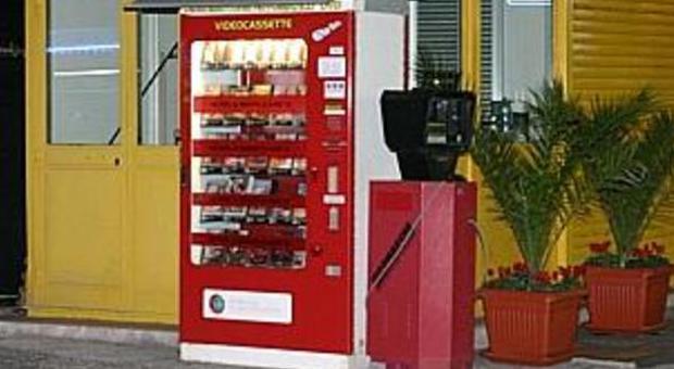 Un distributore automatico di materiale porno