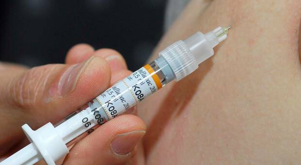 Allarme vaccini: deserta la gara per 150mila dosi