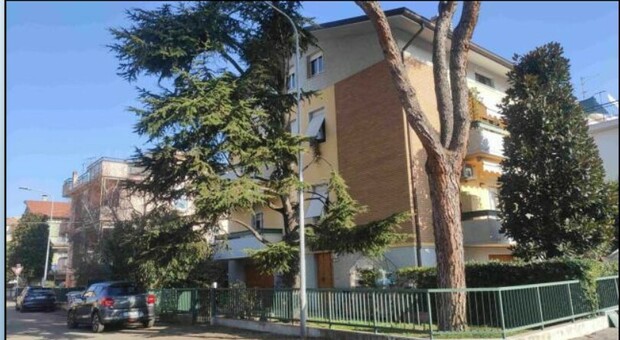 L'abitazione di Pesaro dove la donna è rimasta vittima dell'incidente