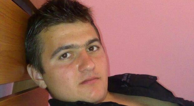 «Ha ucciso a sprangate il pensionato». Per il romeno Nica 16 anni di carcere. Ma il giovane non sarebbe più in Italia