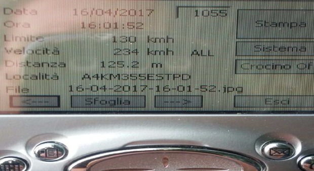 Lambroghini sfreccia a 234km/h via dieci punti e 828 euro di multa