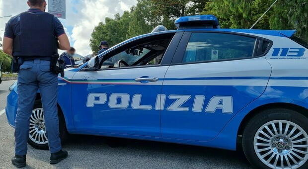 Spaccio di droga a Macerata, intervento della polizia: denunciato un 44enne. Segnalato anche un giovane di 19 anni