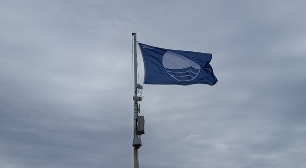 Bandiera Blu, che bello il mare delle Marche: confermati i 15 vessilli. Solo 3 regioni ne hanno di più