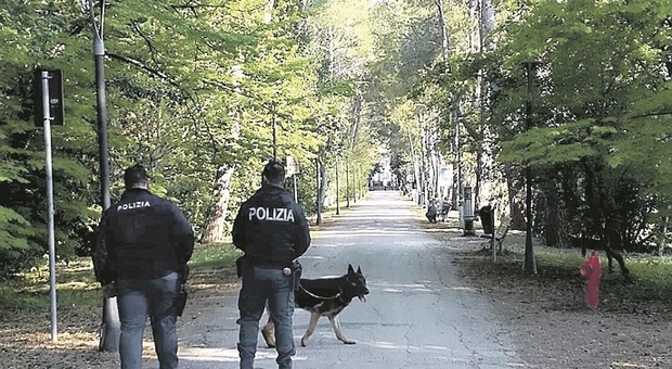 Pesaro, massacrato di botte al parco: condannato a 9 anni l'aggressore, ma non si trova più