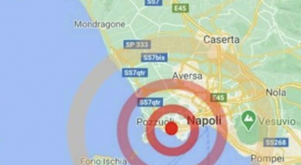 Terremoto, forte scossa a Napoli in zona Campi Flegrei: gente in strada