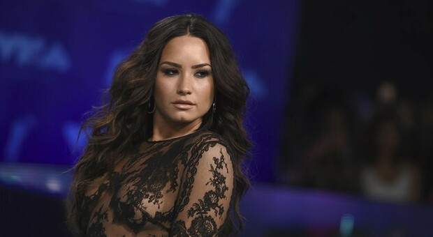 Demi Lovato choc: «Violentata dal mio spacciatore la notte in cui stavo per morire di overdose»