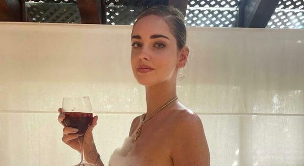 Chiara Ferragni hot: completamente nuda festeggia per Sanremo e infiamma Instagram