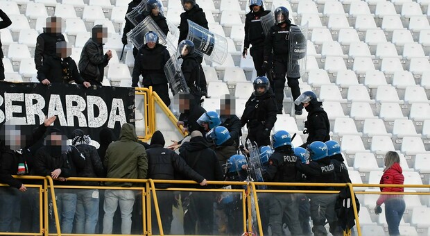 Disordini dopo Ascoli-Genoa: Daspo di 5 anni a un ultrà bianconero per aver picchiato un agente. È la quinta sanzione