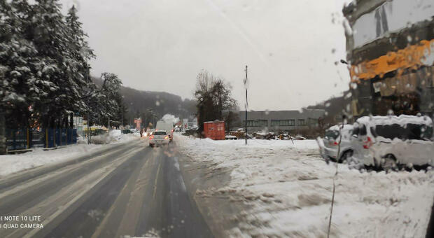 Meteo, diretta. Italia sferzata dal maltempo. Autostrade: «Rimborsi ai viaggiatori bloccati nella neve»