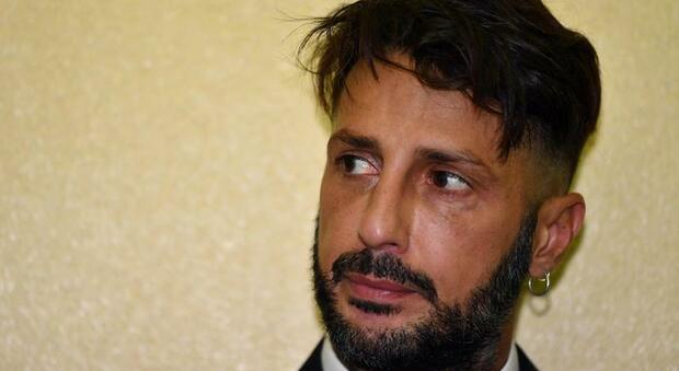 Fabrizio Corona minaccia il suicidio: «Basta, è una vita che subisco ingiustizie»