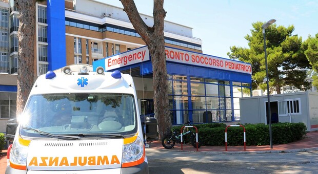 L'ospedale pediatrico di Bari, 14enne morta dopo quasi un mese di coma. Le ipotesi: meningite o reazione avversa al vaccino