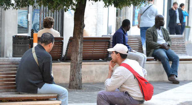 Alcuni stranieri in centro ad Ancona