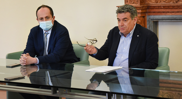 Da sinistra il vicesindaco di Pesaro Daniele Vimini e il sindaco di Fano Massimo Seri