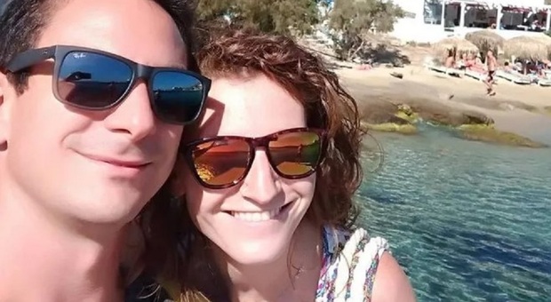 Francesca Pippa morta in un incidente aereo: il volo era un regalo del marito per i due anni di matrimonio. Lascia un bimbo