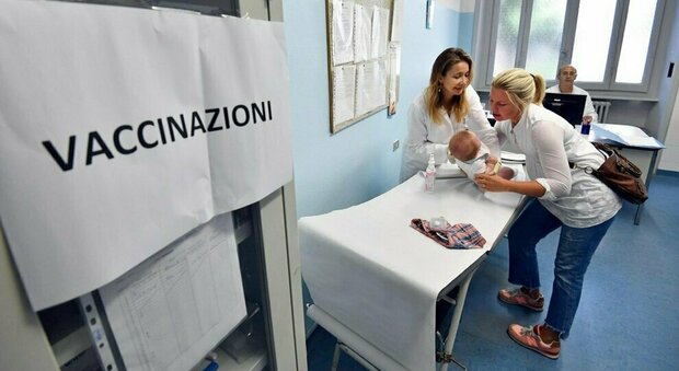 Vaccino in Puglia: già 13mila persone immunizzate. «Operatori sanitari e ospiti Rsa»