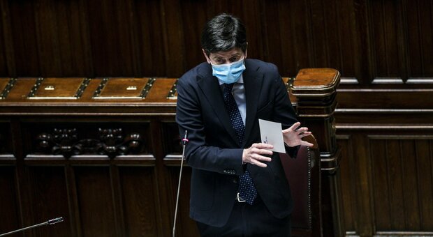 Roberto Speranza, il ministro della Salute nel mirino di pezzi della maggioranza: ma lui resiste all'ipotesi dimissioni