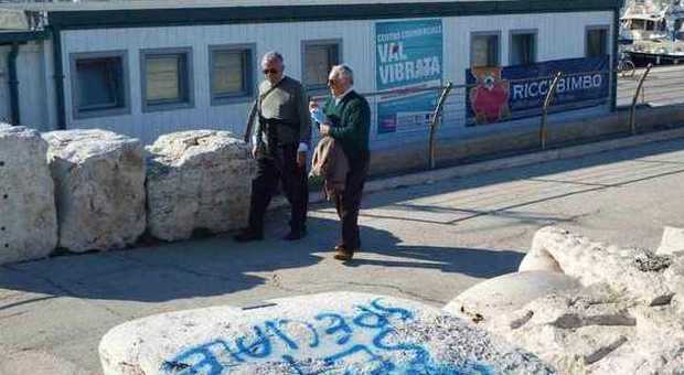 San Benedetto, nuovi atti vandalici al molo e al ponte sull'Albula