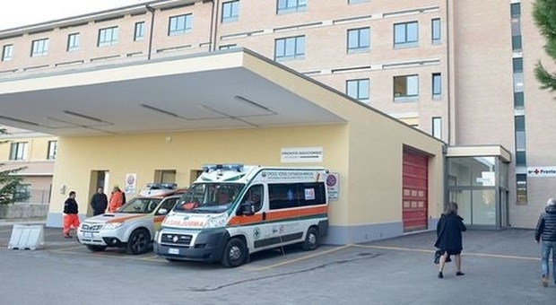 Bimbo di 5 anni morto in casa a Morrovalle: soffocato dalla cintura del seggiolone dopo una caduta